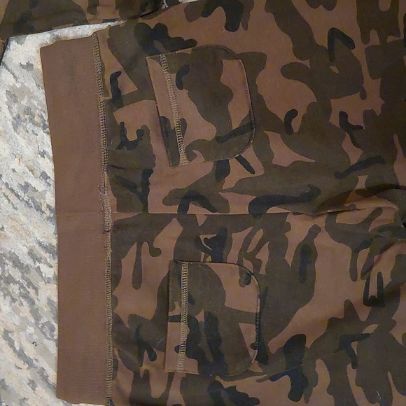 Camo Track Suit Size M Top, Size S Bottom - Picture 7 of 8